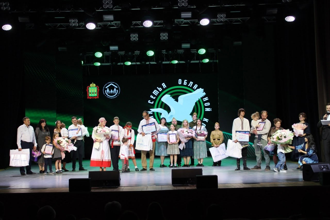 Семья преподавателя ПГУ Натальи Конашенковой одержала победу в конкурсе «Сурская семья»