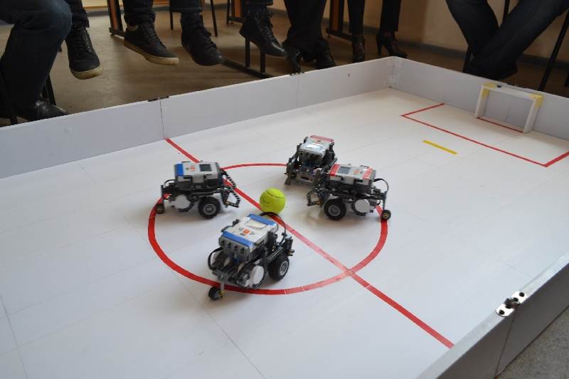 Модуль робототехника практическая работа 3. Робо сумо ev3. Робофутбол ev3. Робофутбол ev3 поле.